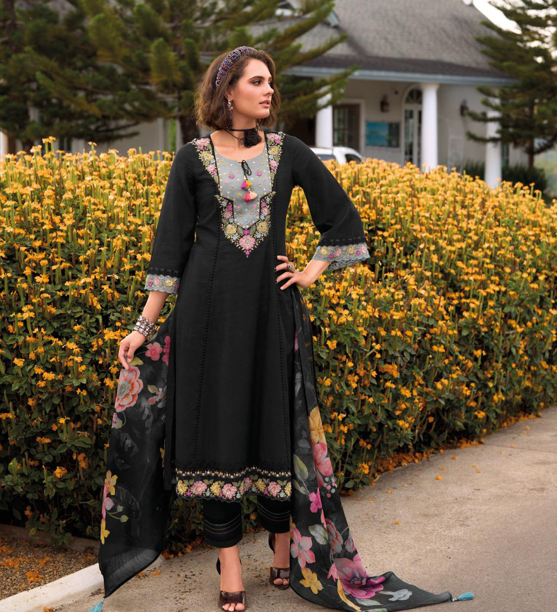 Timeless Black Ethnic Dresses 2025 – Elegant & Stunning Outfits for Every Occasion