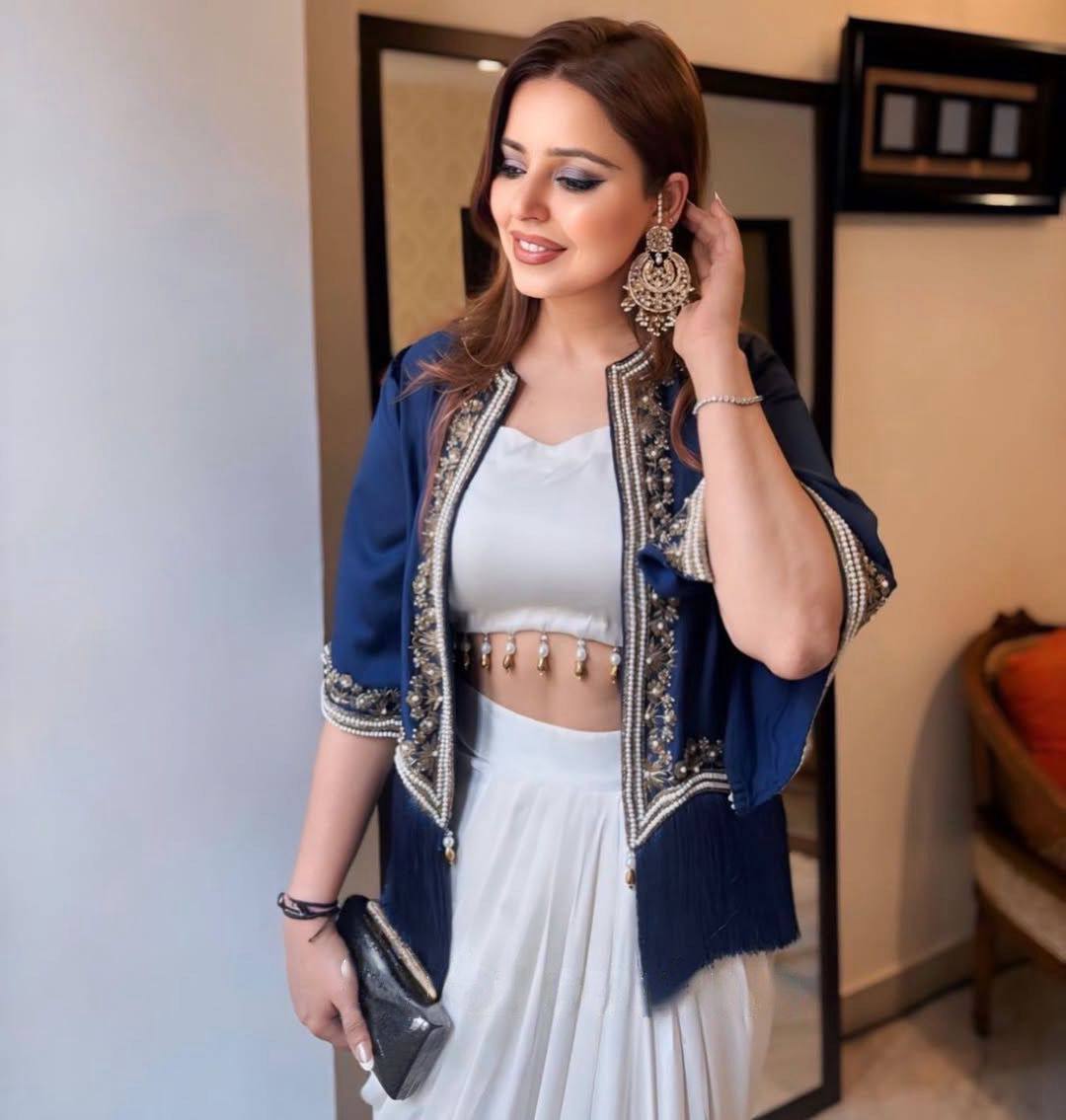 Wedding Wear White Color Crep Siilk Saree And Koti For Girls