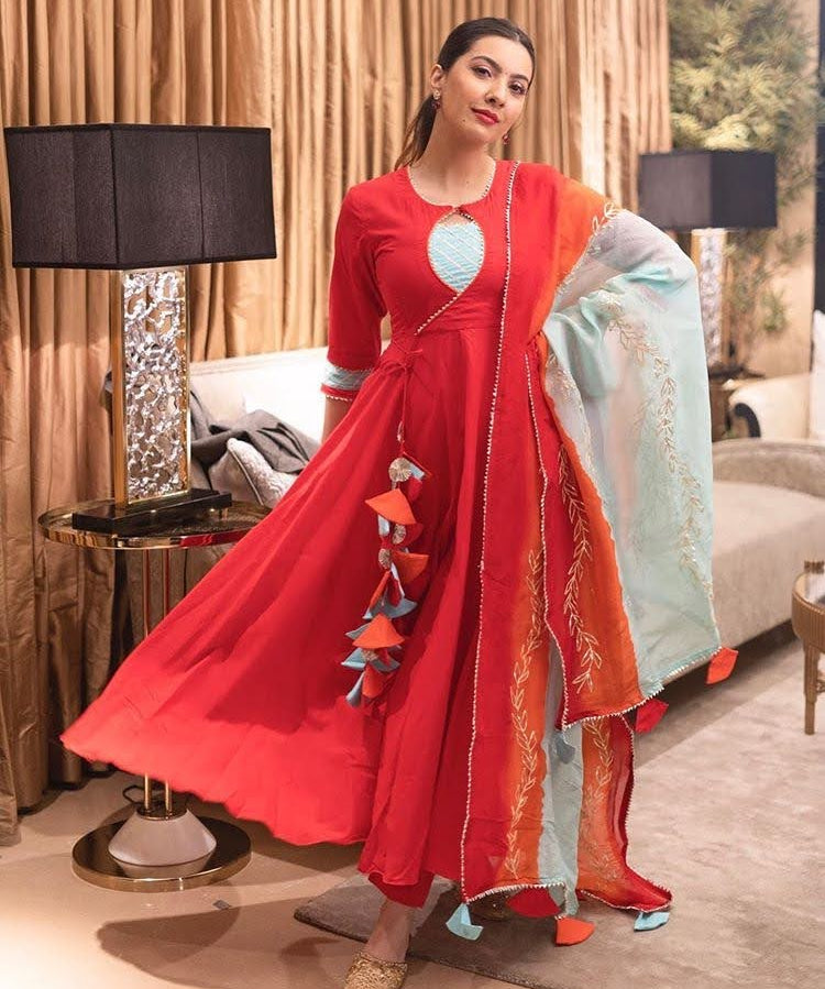 AmazingRedColoredFestivalWearGown_2_7fb9fd43-c733-45f8-855f-2fd059c6af62.jpg