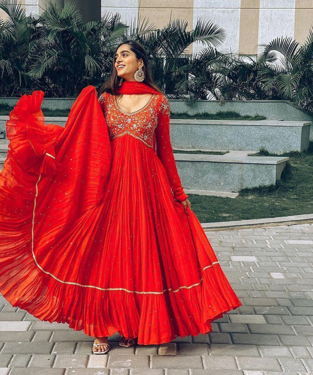 Anarkali_Layer_Red_Gown_Online_Designs_db46b34e-eb2d-4824-95d8-18e9aa3d30fa.jpg