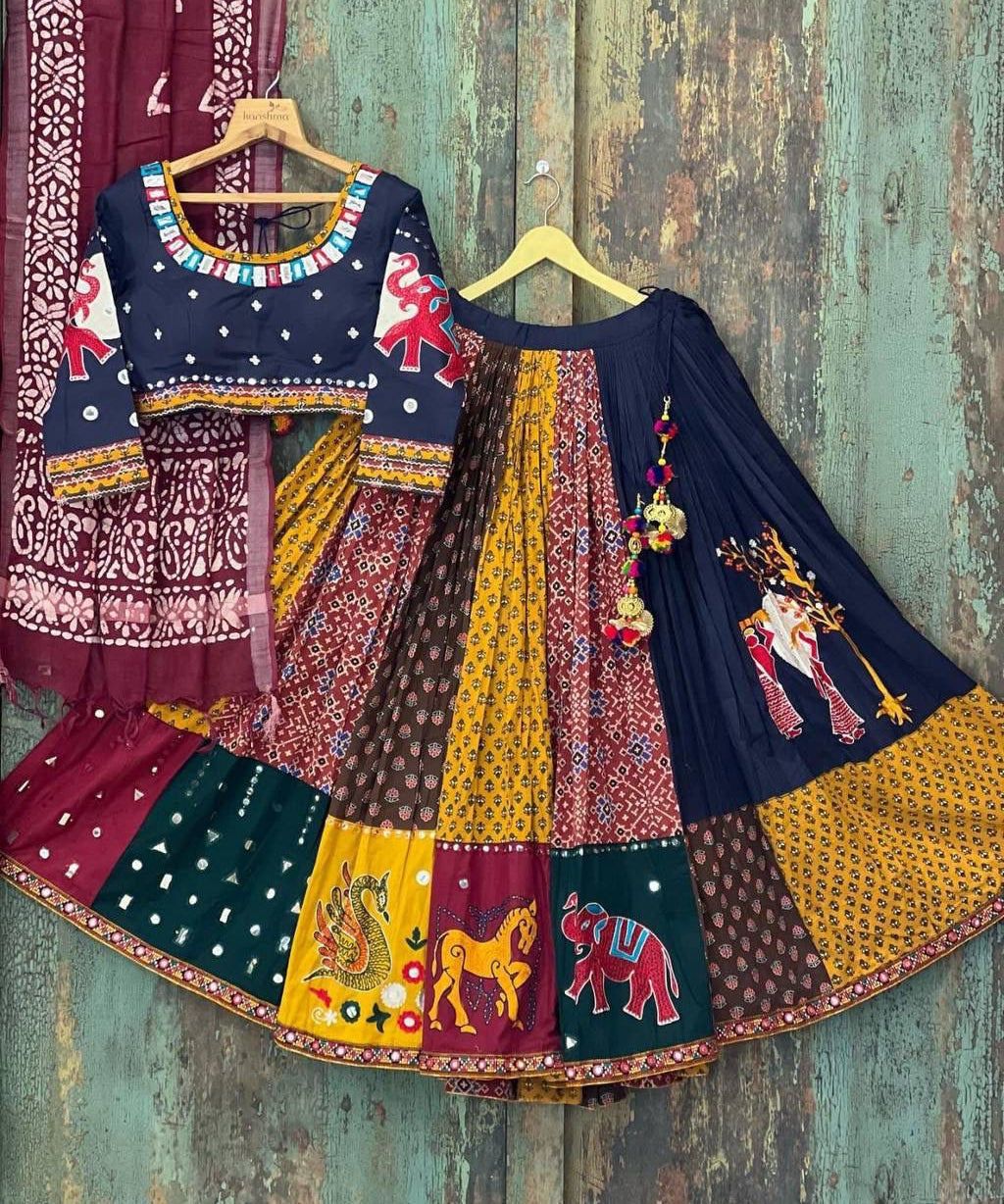 Beautiful_Printed_Hand_Work_Lehenga_Choli_Online_Designs_3ac830ff-ea5f-4955-b7f6-176bae42ffd4.jpg