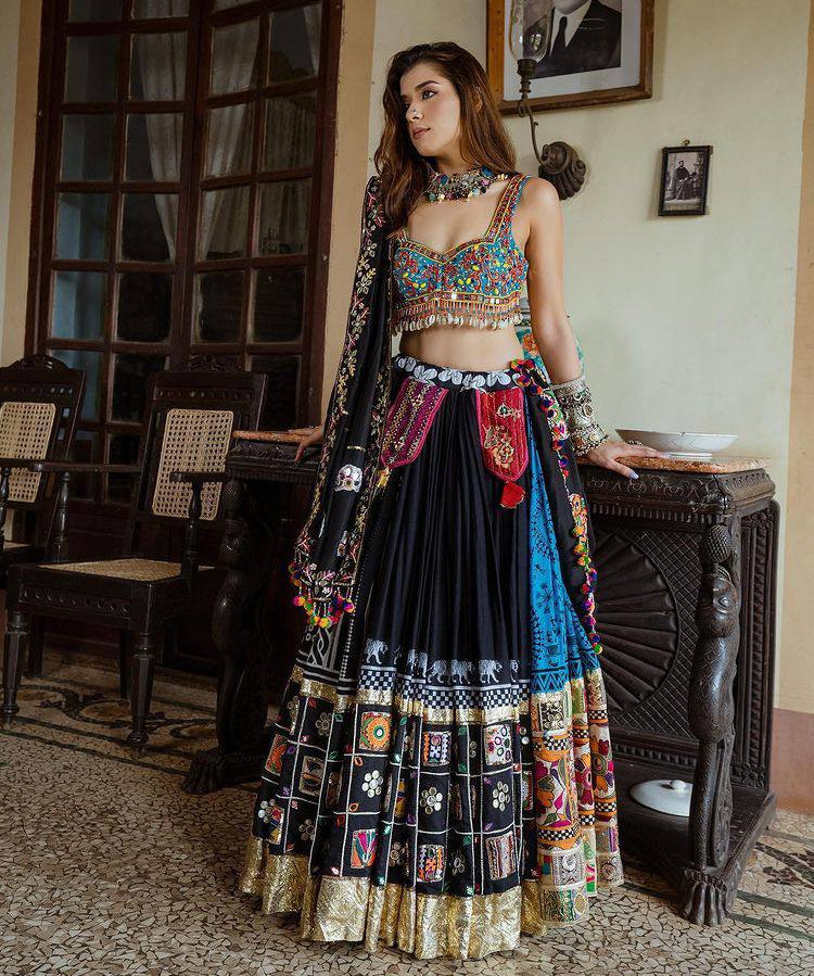 BeautifulprintNavratrilehengacholiwithmirrorworkblouseandmirrorworkdupatta_1_90216d30-a19d-442d-9188-5c3f0f42913b.jpg