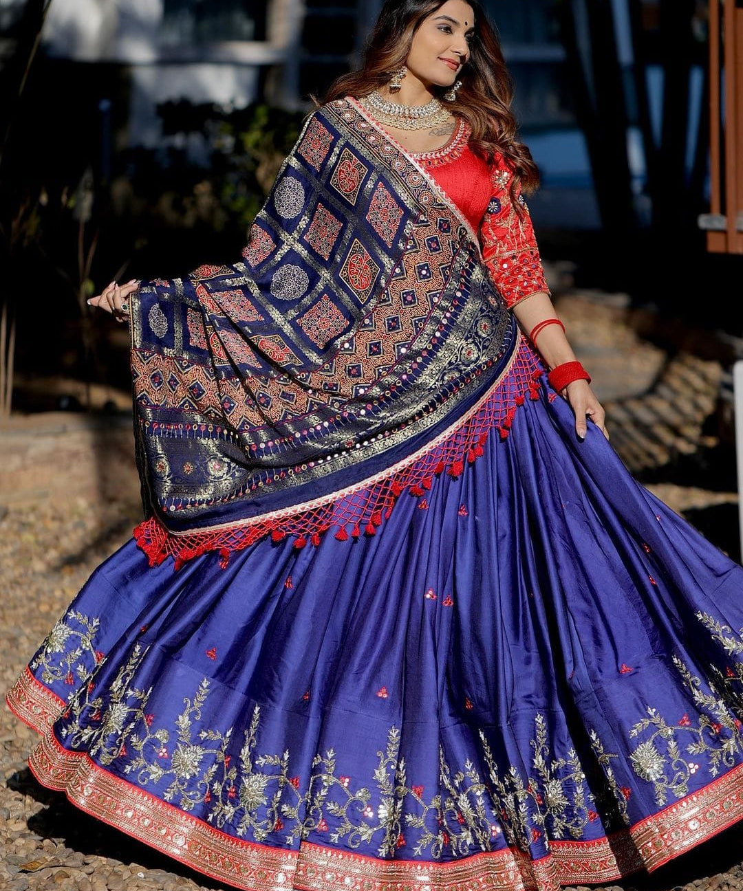 Best_Color_Combination_Royal_Latest_Embroidery_Work_Lehenga_2_2a2f9d64-8ba5-4d90-b317-7dcd3bbb25d0.jpg