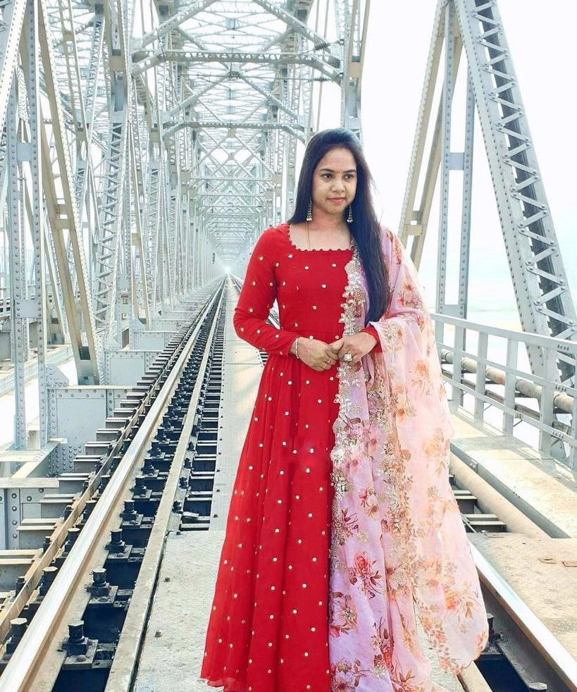 Exclusive_Designer_Red_Colored_Embroidered_Gown_d0e69004-37d0-41fc-a5d9-91d3ac3c93e3.jpg