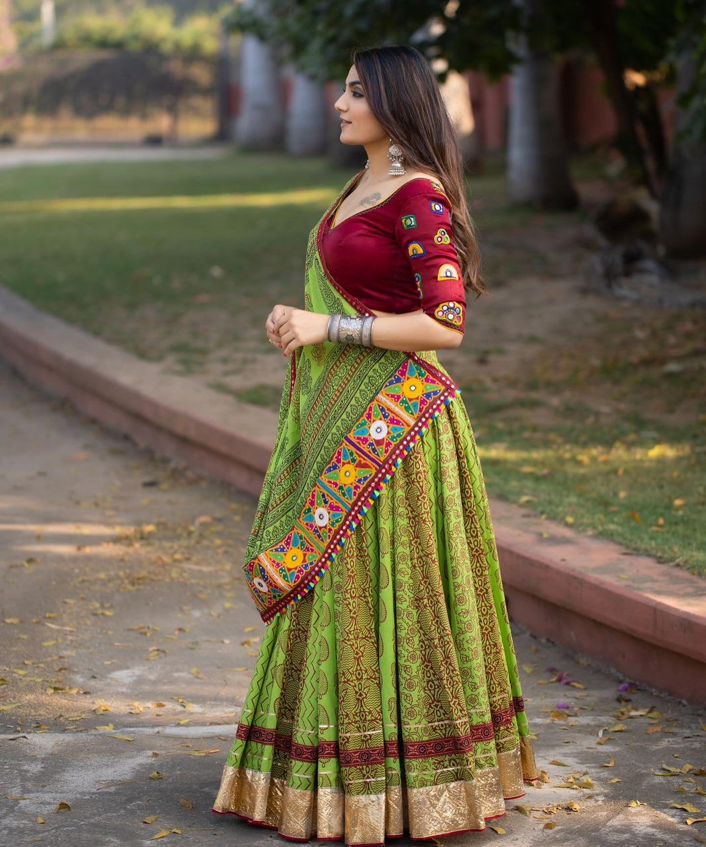 Fashionable_Latest_Designer_Lehenga_Choli_For_Women_2_f8d001ac-f338-48ec-b1fd-dc24bce8336f.jpg