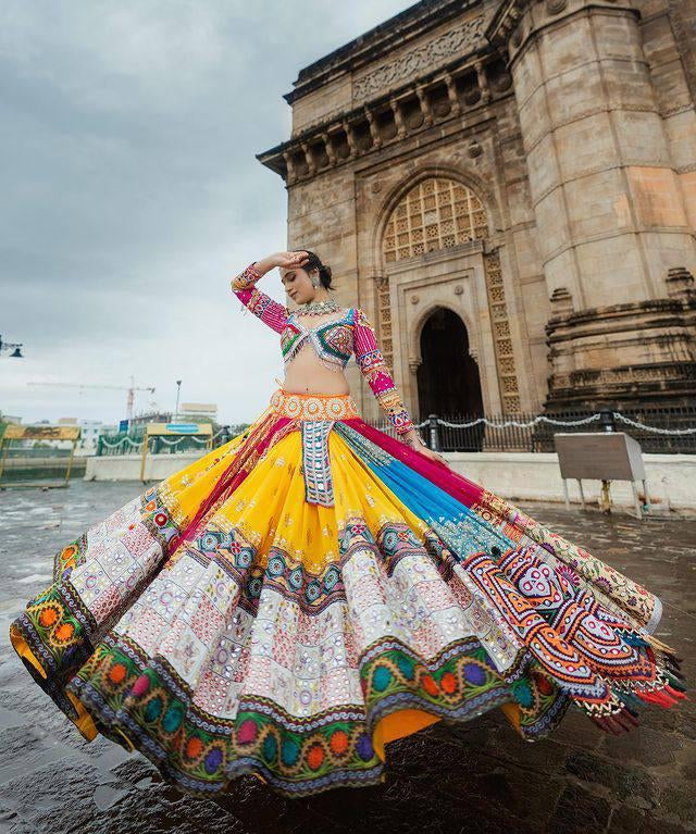 Festival_Wear_Navratri_Lehenga_Choli_Designs_Online_7_1bec9af7-f688-49e0-90ca-b81d44d4649c.jpg