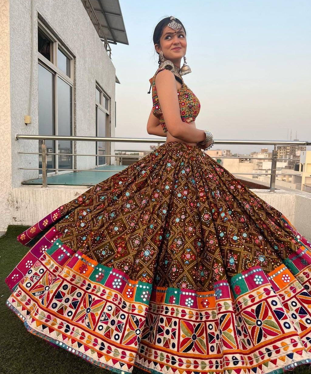Graceful_Printed_Hand_Work_Lehenga_Choli_For_Navratri_1_f946362c-1bb5-4d69-8e3d-16b3a71deaf2.jpg