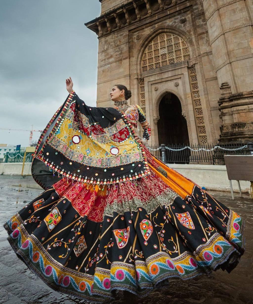 Latest_Fancy_Navratri_Lehenga_Choli_2024_Designs_1_a70afb3d-ef80-4536-86ef-106e55279761.jpg