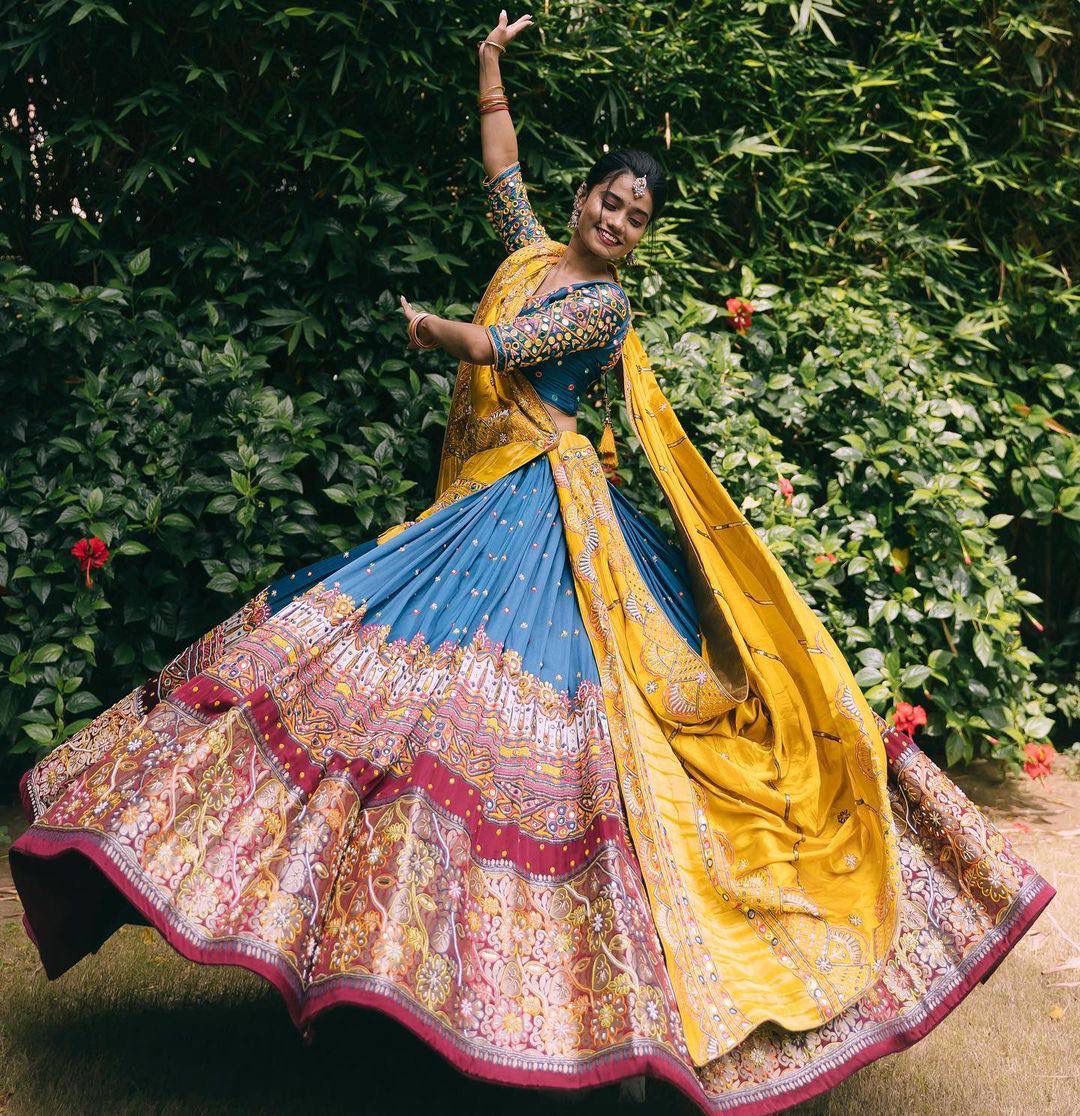 Navratri_Special_Printed_Mirror_Work_Lehenga_Choli_1_df4a4e26-7e36-4c21-a5f4-868e61adae5b.jpg