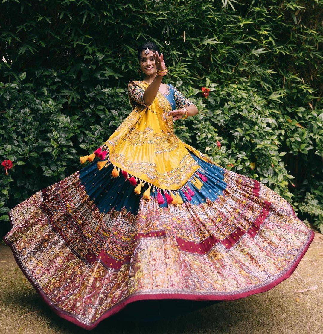 Navratri_Special_Printed_Mirror_Work_Lehenga_Choli_2_981f5b43-2a92-471e-b599-d3b7937d1aa7.jpg