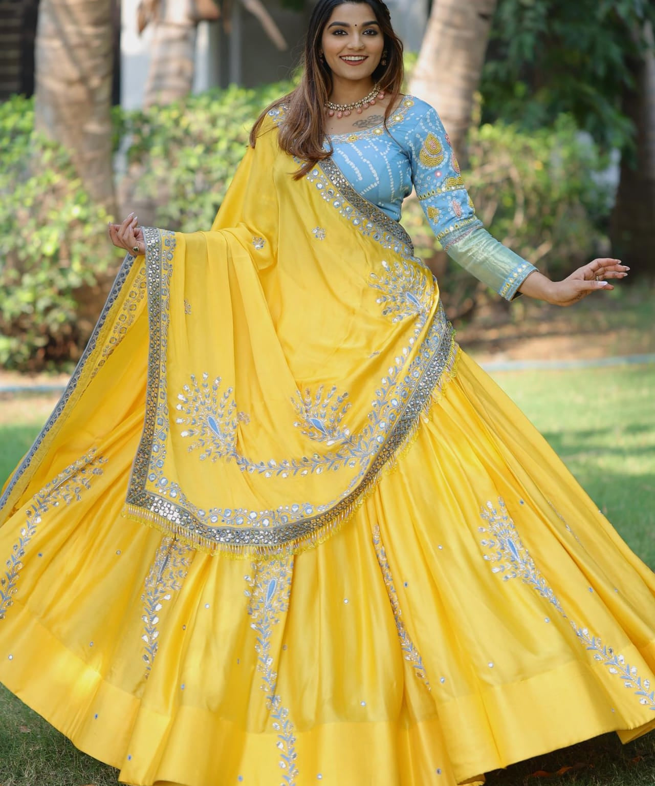 Navratri_Wear_Lehenga_Lowest_Rate_Online_Navaratri_Designs_2_927c8373-cab5-4946-9505-1695bda8610e.jpg