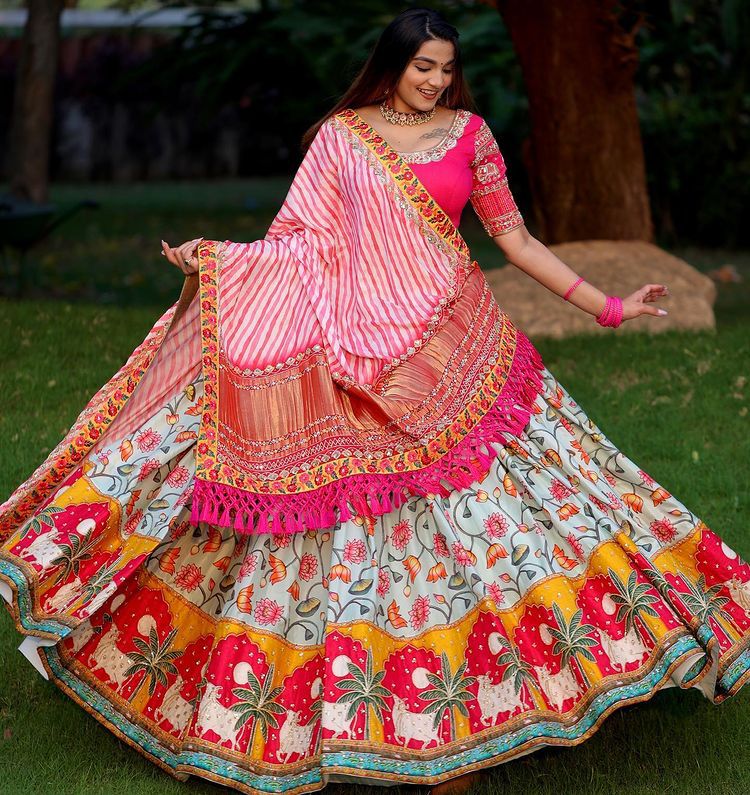 PresentingDesignerPrintedLehengaCholiWithHeavyButterSilk_1_0431eedb-1270-4e02-8520-1dbbfdb1ece2.jpg