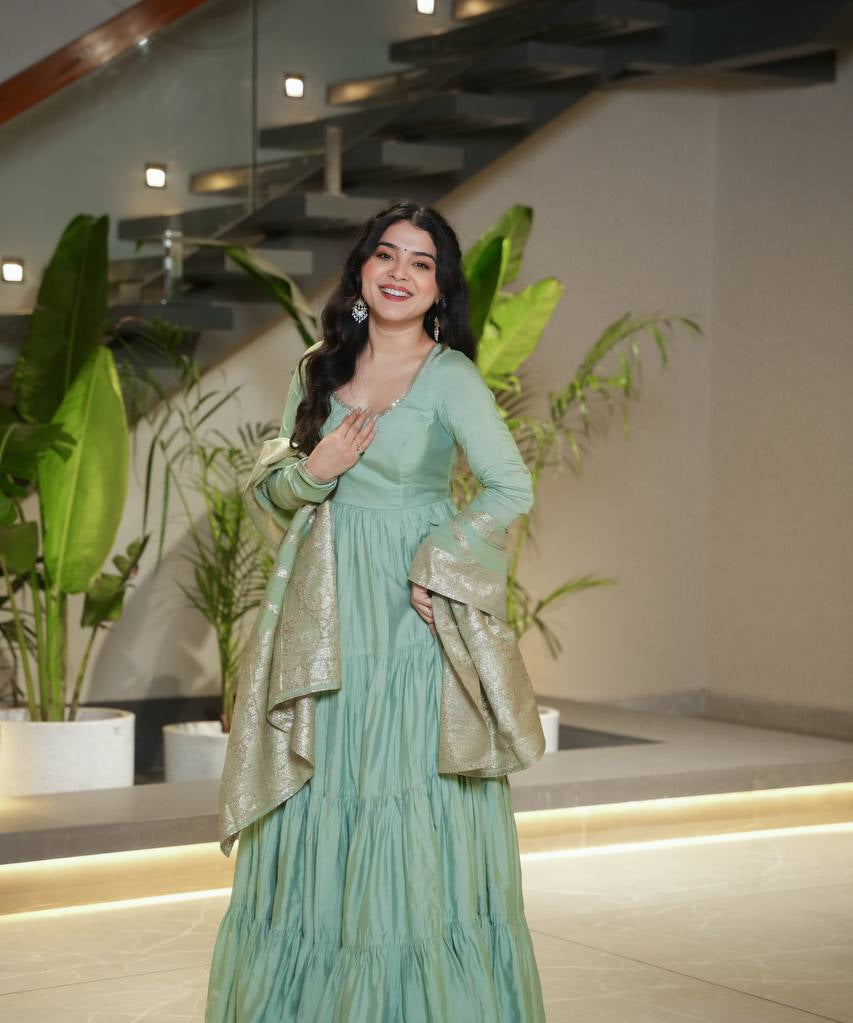 Wedding_Wear_Green_Color_Heavy_Fox_Georgette_Gown_For_Girls.jpg