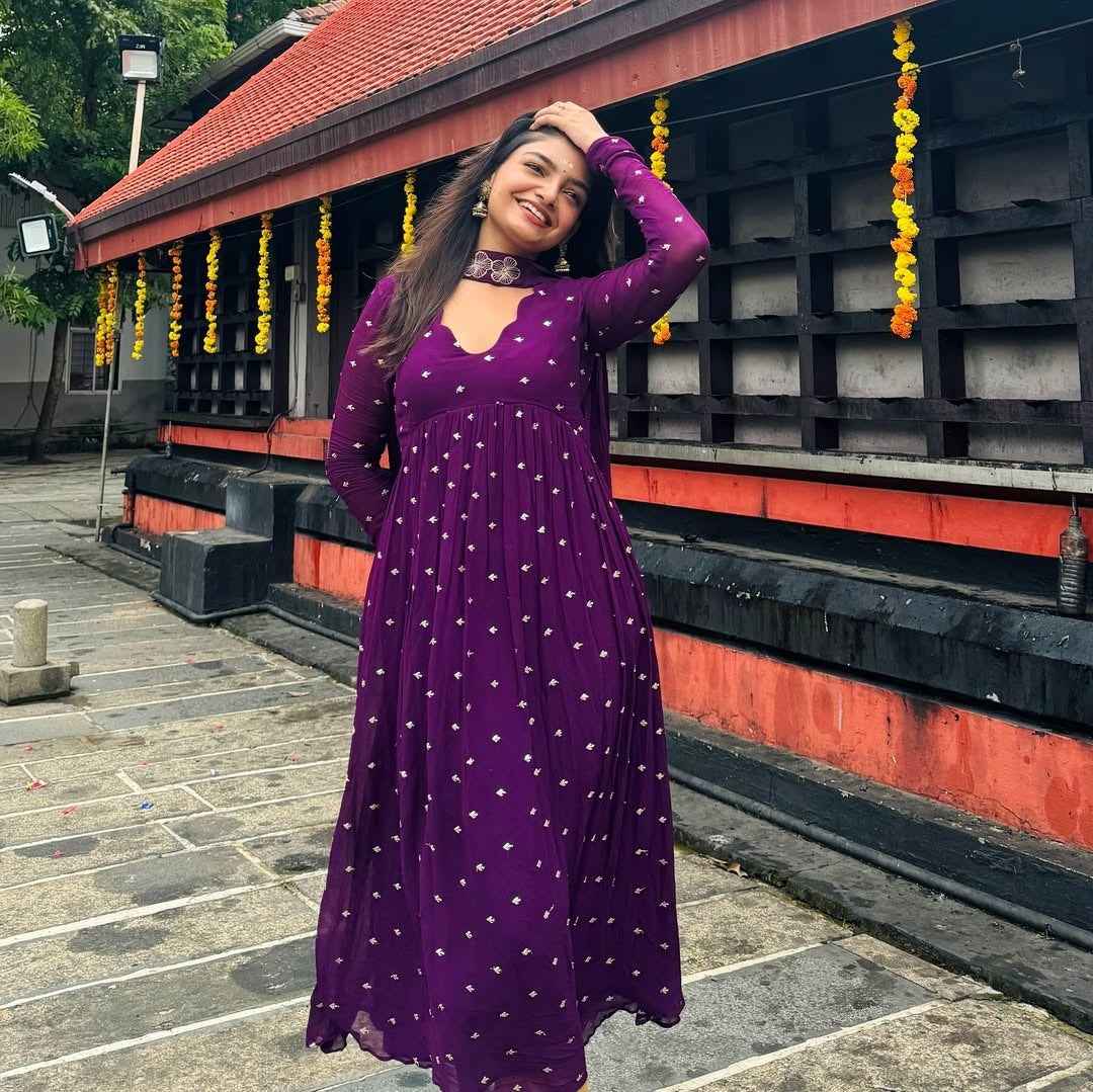 Viscose Georgette With Golden Butti