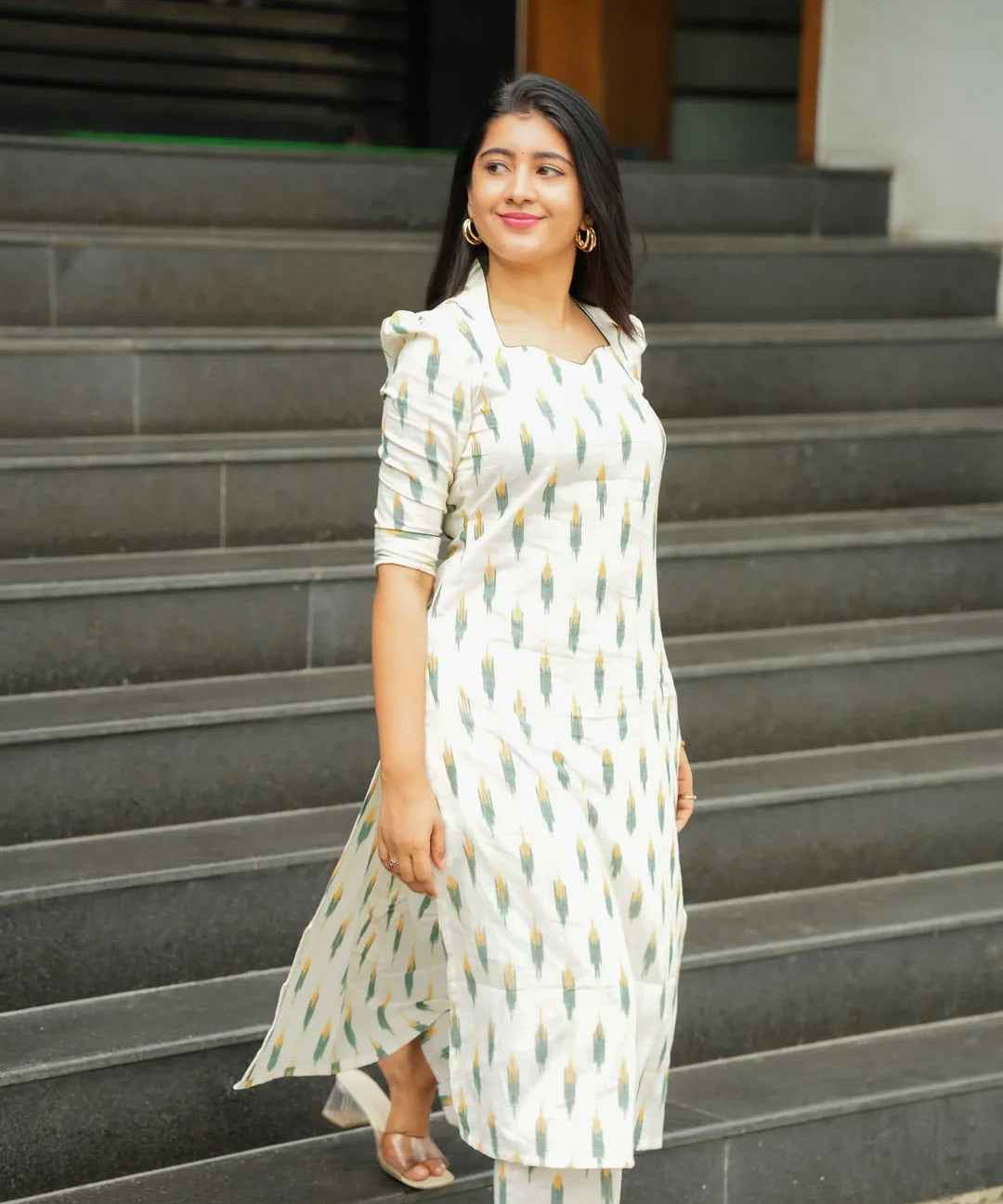 MAhiya Simple And Elegant Cotton Kurti & Pant