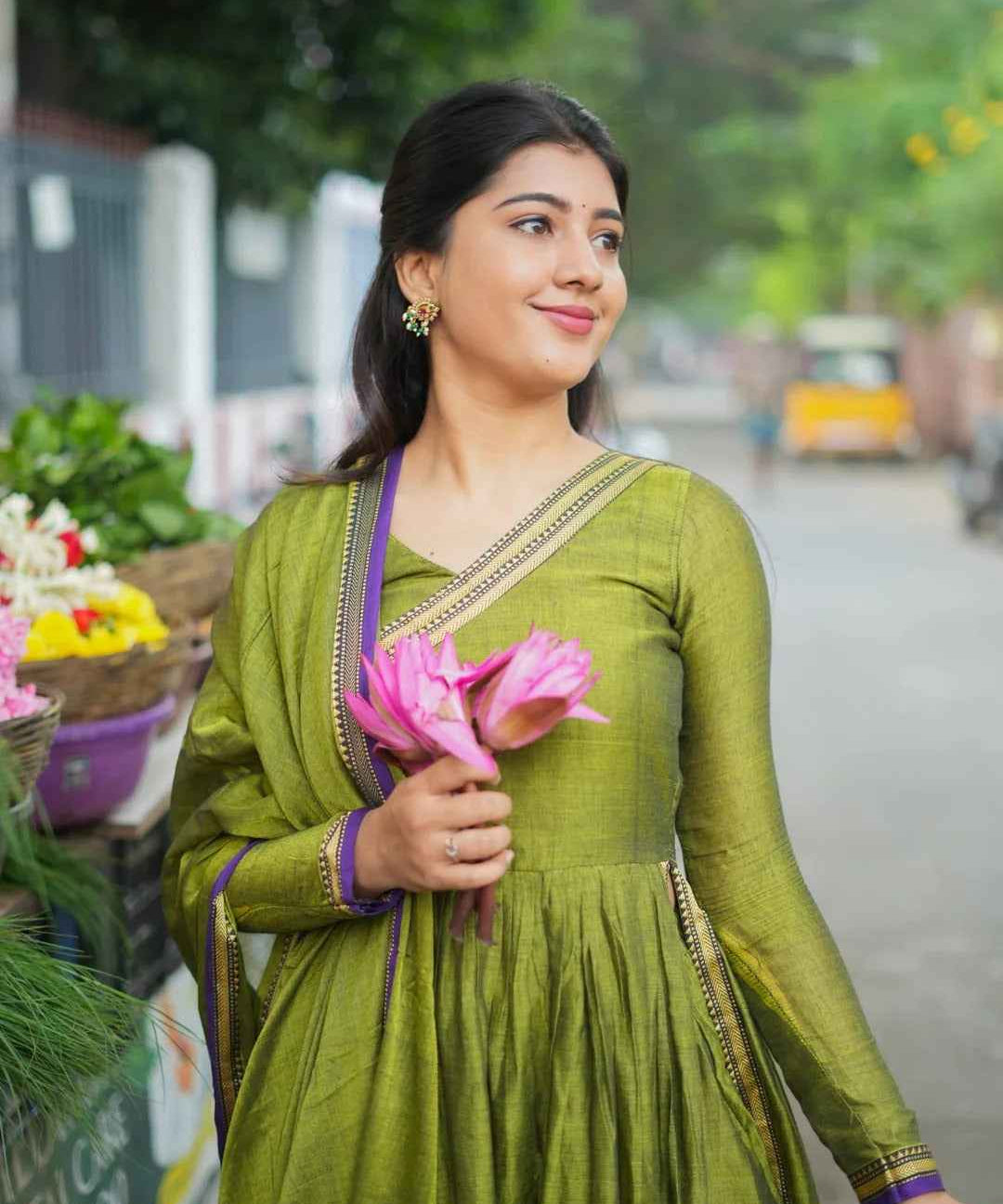 Handloom Top Paired With Handloom Dupatta And Pants