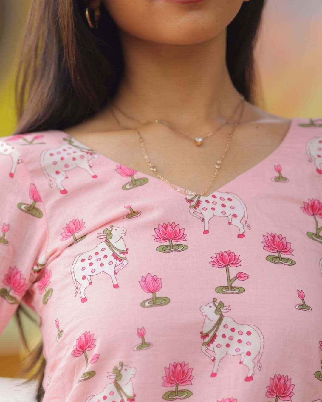 Tanvi Culture’s Canvas Painted On Kurti Set