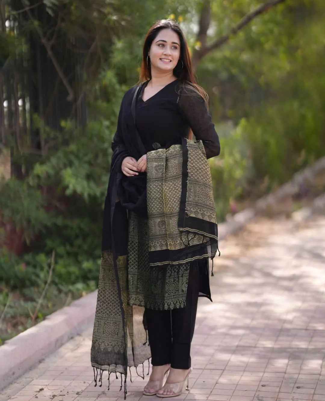 Black Linen Jamdani Banasri Kurta Set