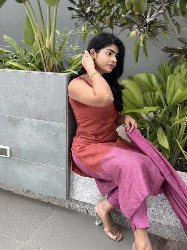 Lady In Pink This jute silk woven salwar suit