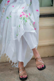 Grace in Every Thread – This white cotton kurta set