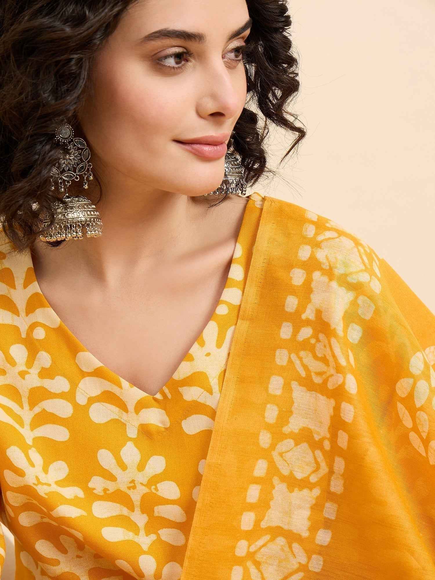 Women€™s Viscose Yellow Straight Kurta and Pant Set with Dupatta