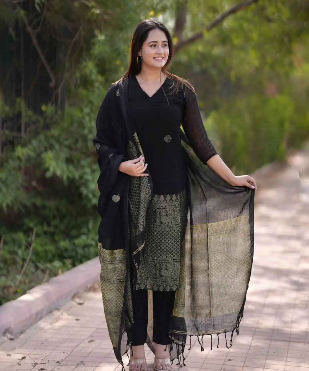 Black Linen Jamdani Banasri Kurta Set