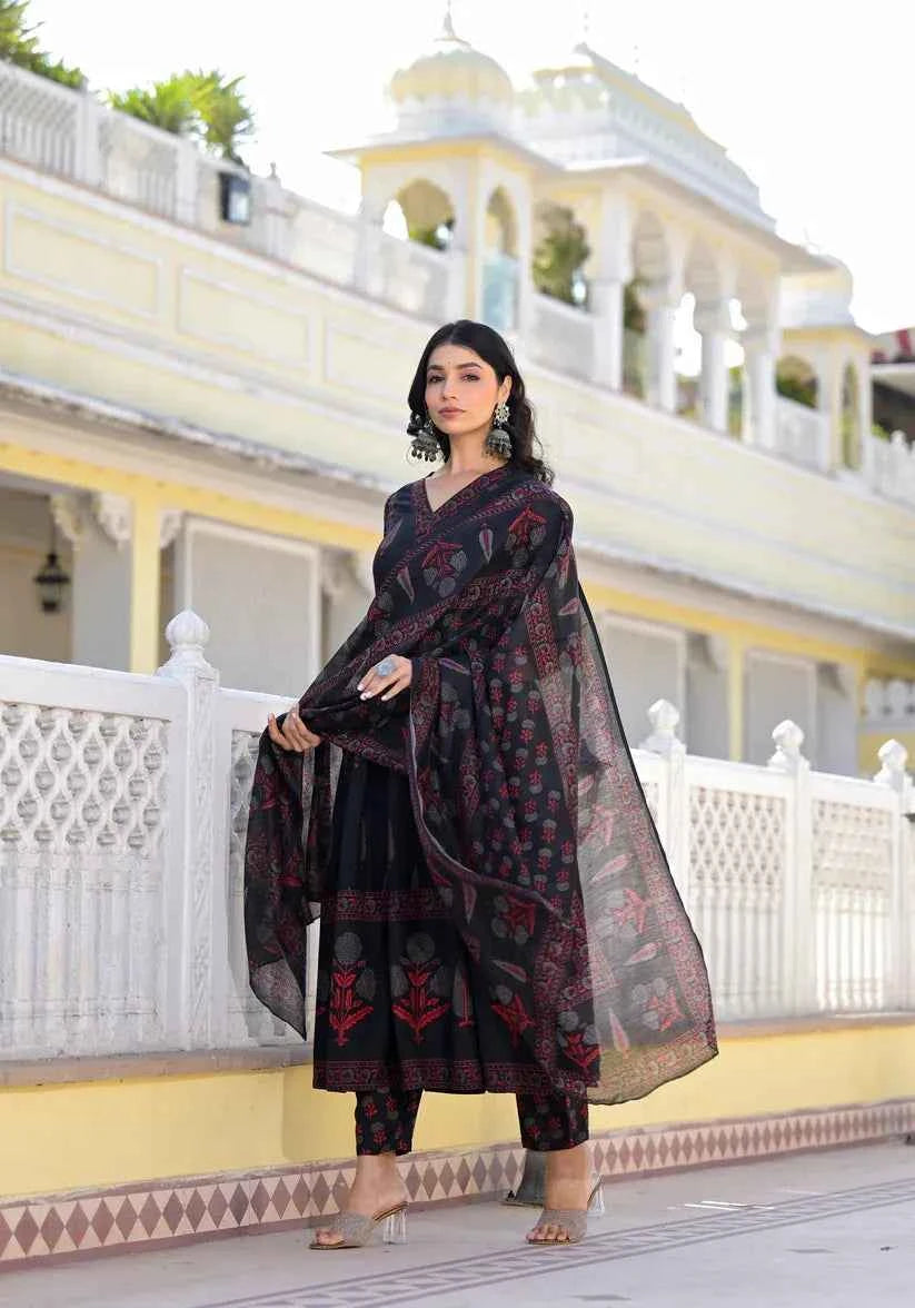 Tejasvi Noir Suit Set