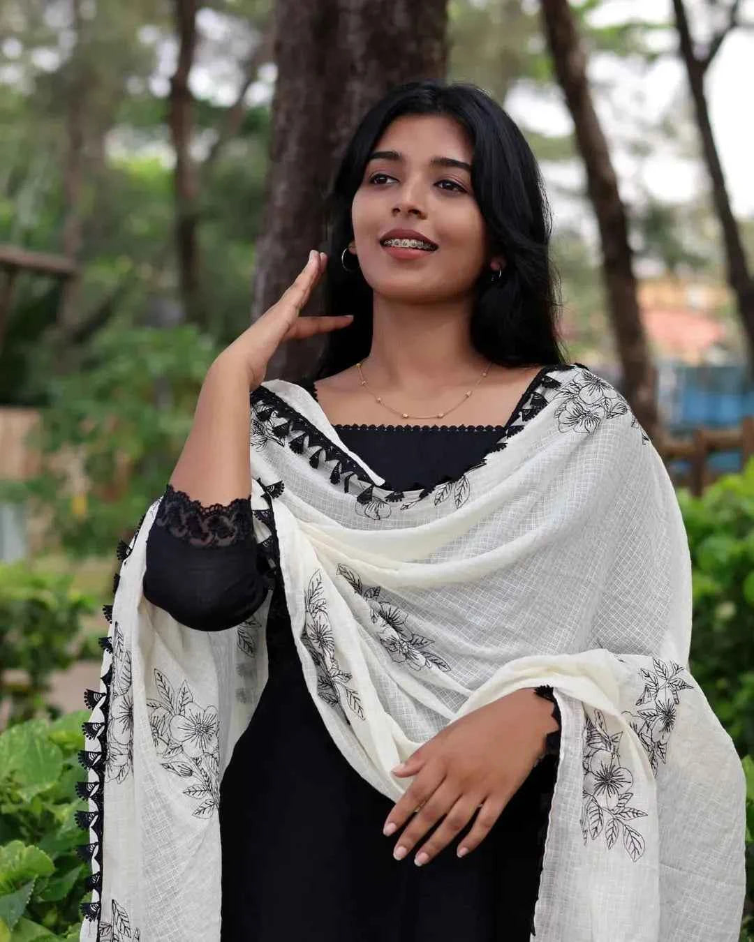 Soft Cotton Kota Doria Suit With Lining And Embroidered Dupatta.