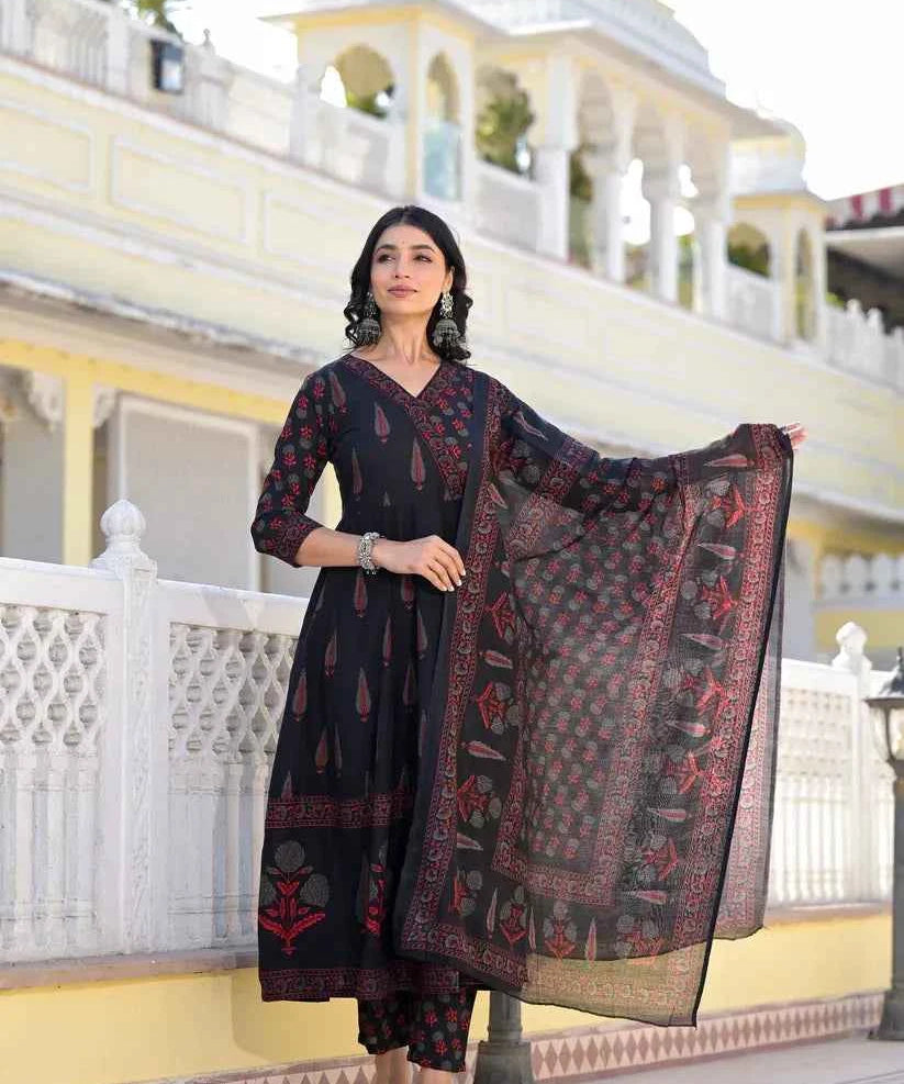 Tejasvi Noir Suit Set