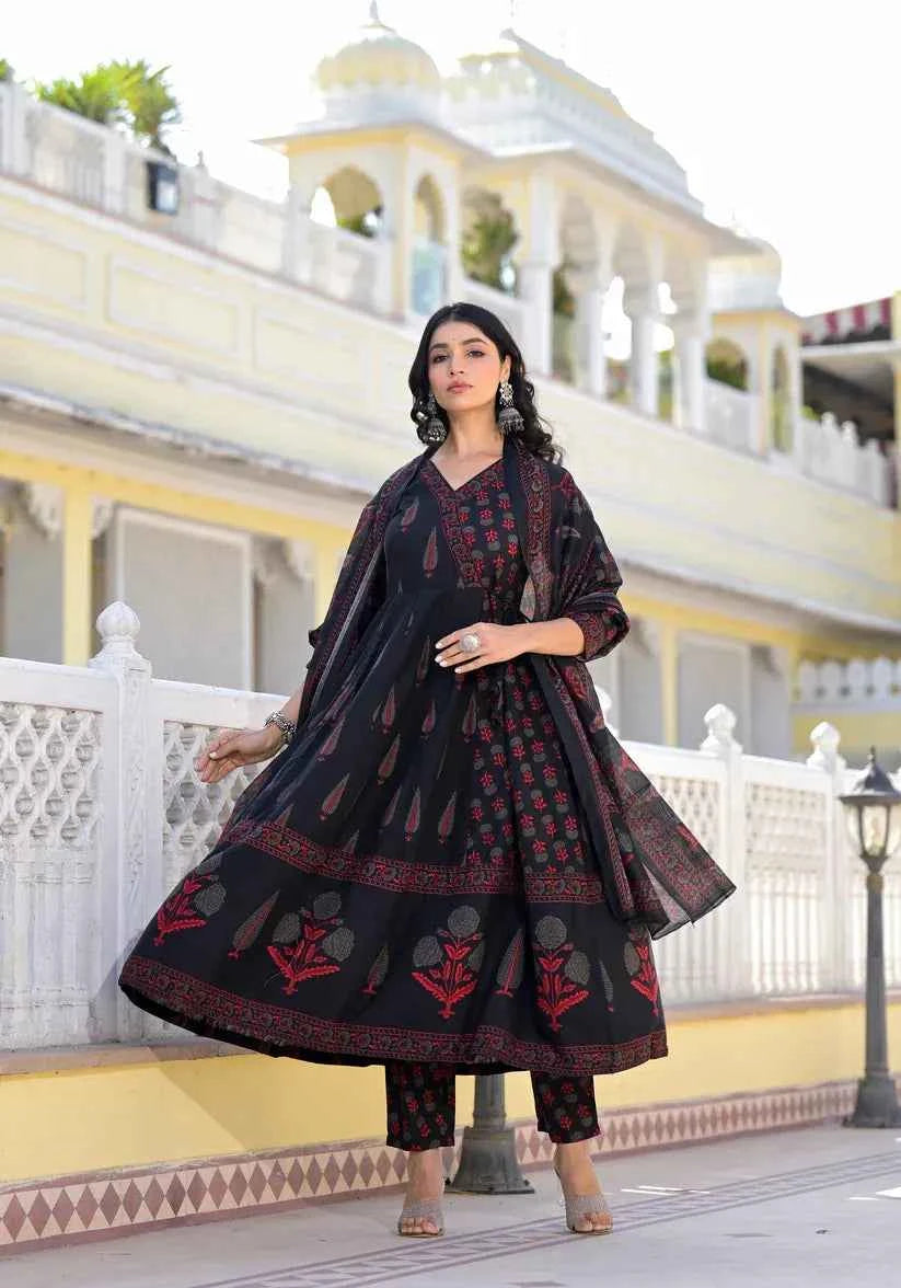 Tejasvi Noir Suit Set