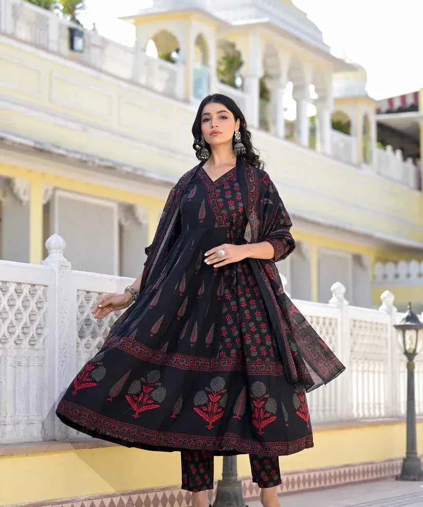 Tejasvi Noir Suit Set