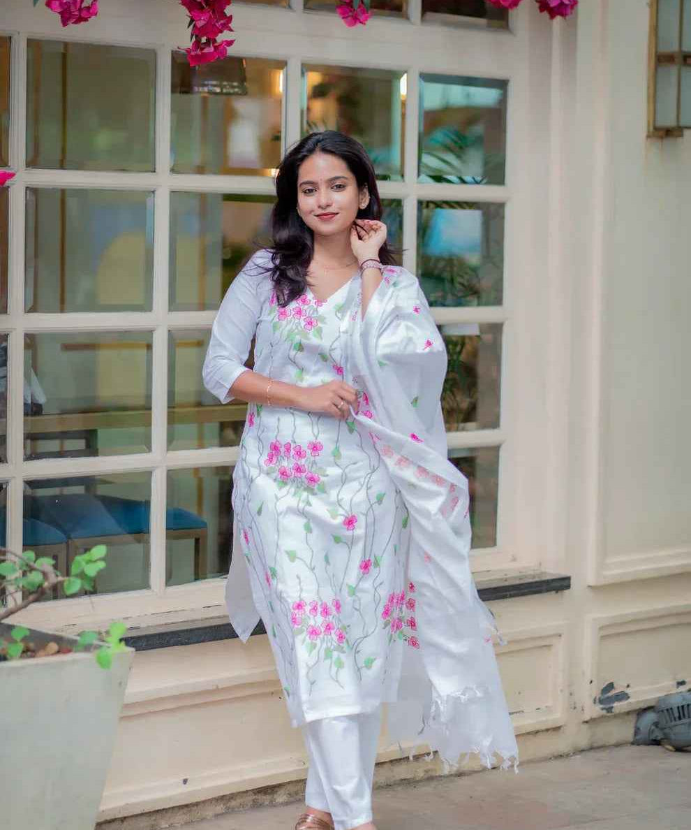 Grace in Every Thread – This white cotton kurta set