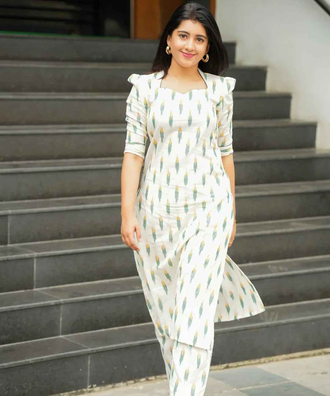 MAhiya Simple And Elegant Cotton Kurti & Pant