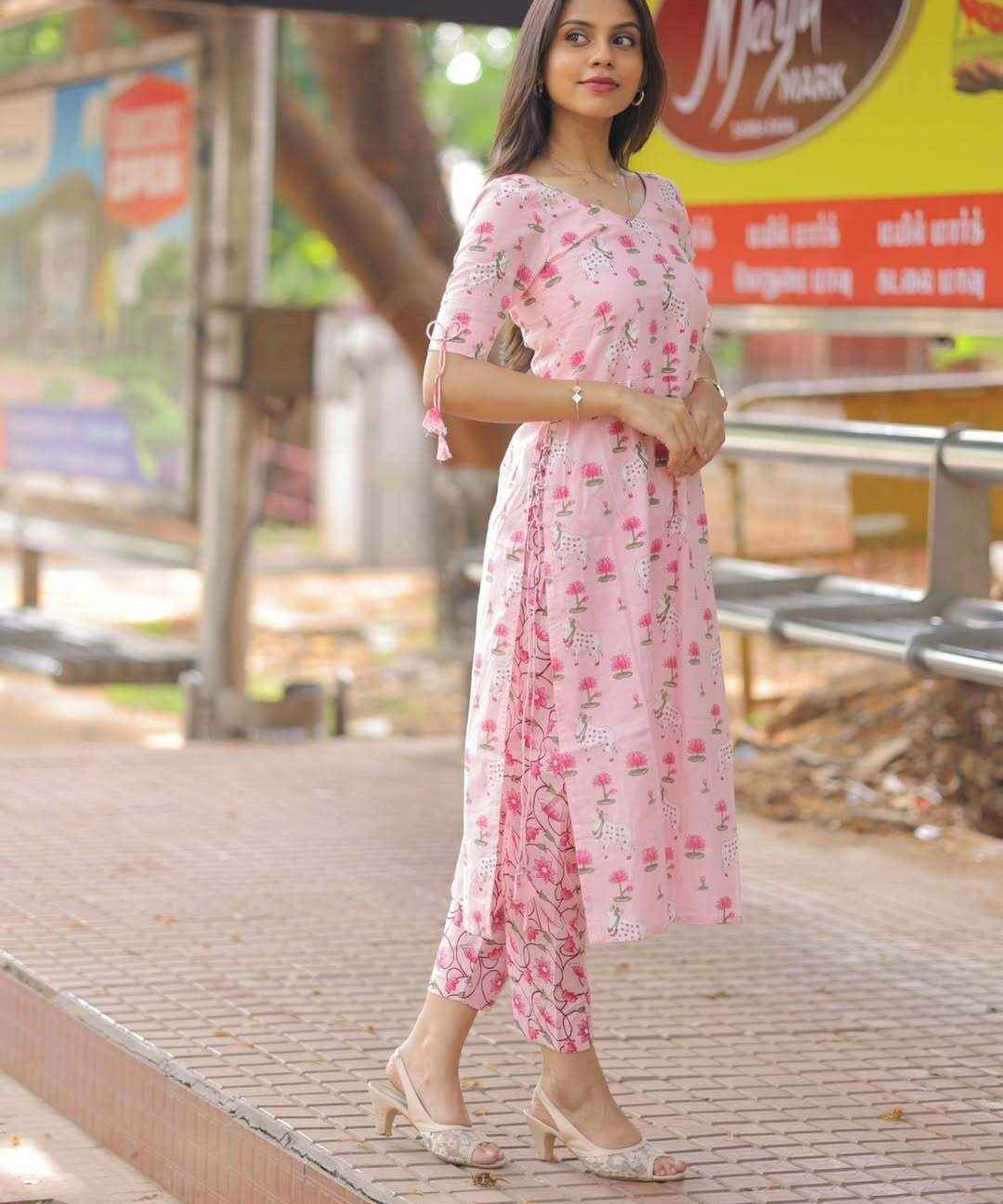 Tanvi Culture’s Canvas Painted On Kurti Set