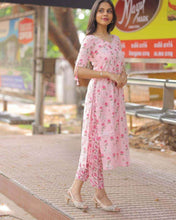 Tanvi Culture’s Canvas Painted On Kurti Set