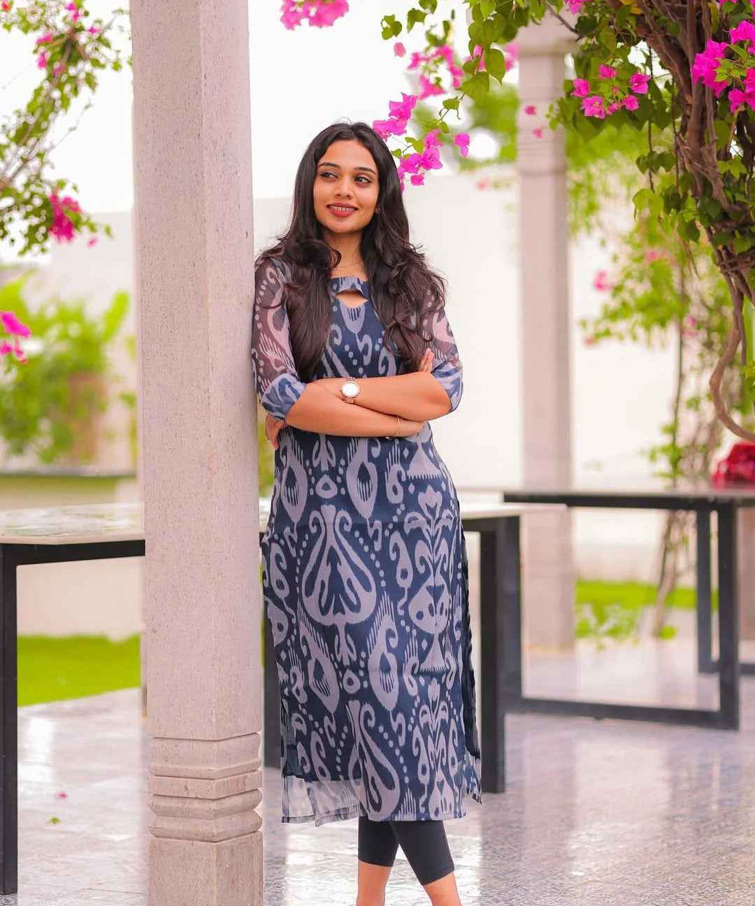 Presenting our Soft Organza Kurta Set