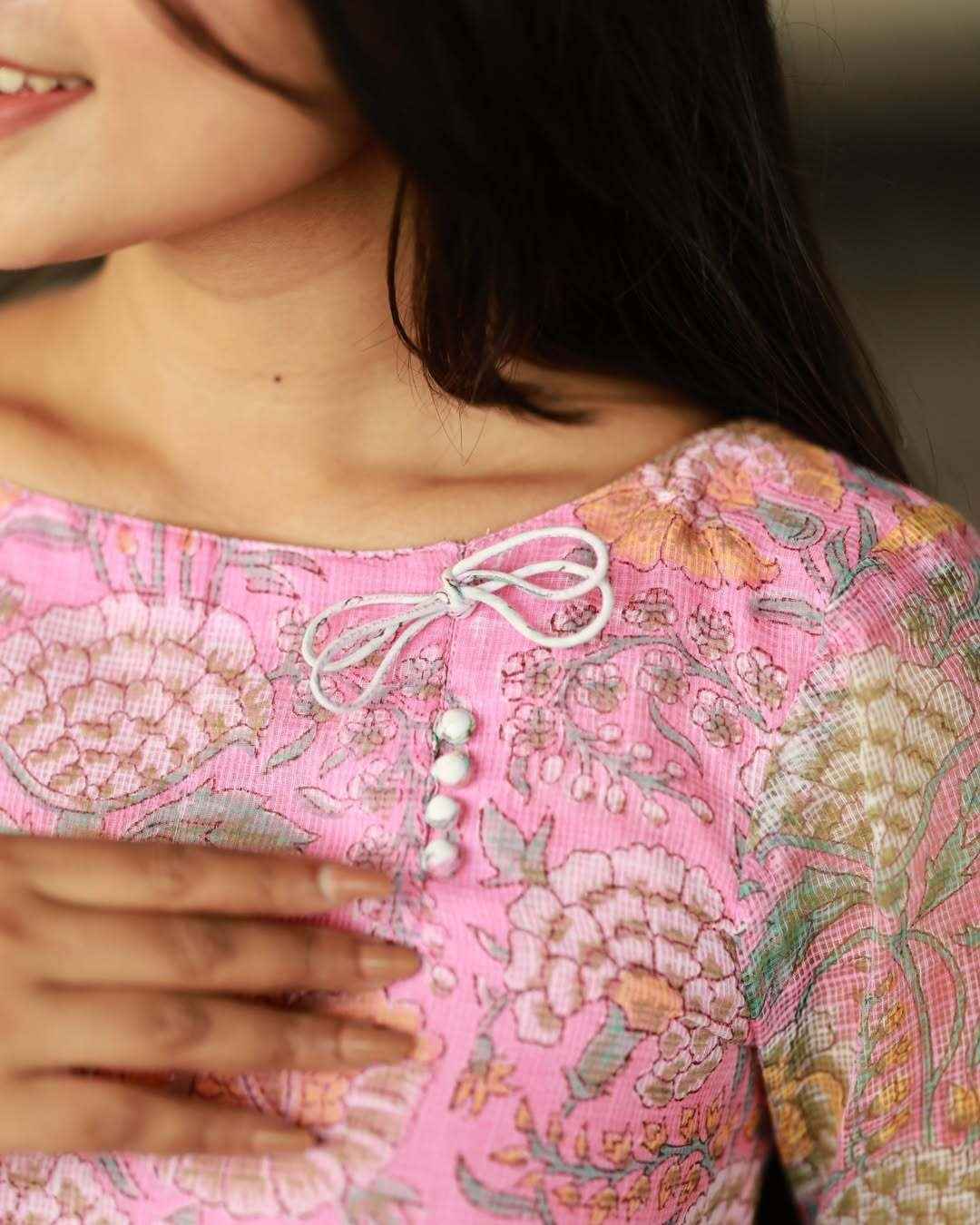 Blooming flowers of beauty in this one floral kurti set