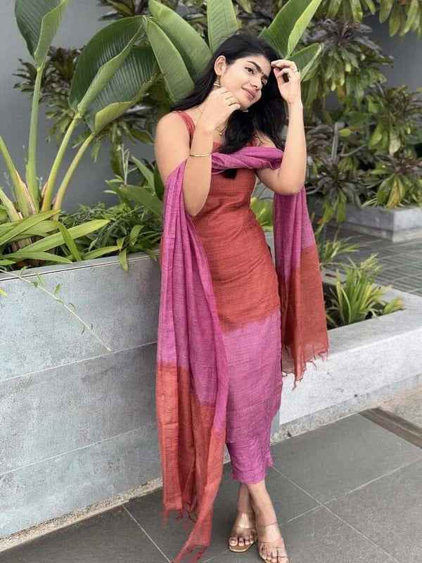 Lady In Pink This jute silk woven salwar suit