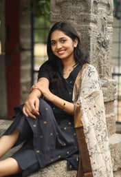Meenakshi - Black Silk Duppatta Guy