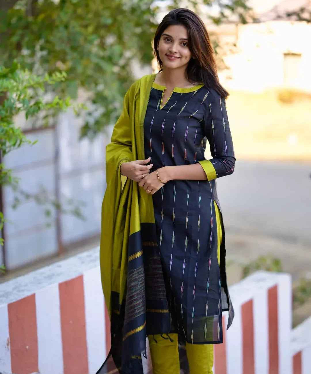 Akshita Black